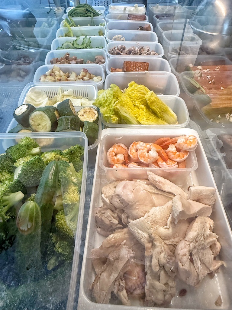 台中南屯鹽水雞推薦｜干城鹽水雞：黎明新村排隊美食，獨特檸檬、泰式酸辣、檸檬香菜口味必嚐！ @果果愛Fruitlove