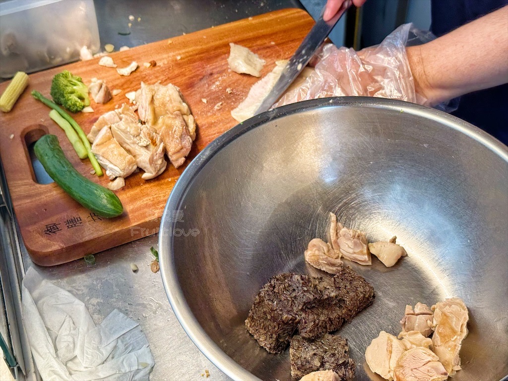 台中南屯鹽水雞推薦｜干城鹽水雞：黎明新村排隊美食，獨特檸檬、泰式酸辣、檸檬香菜口味必嚐！ @果果愛Fruitlove