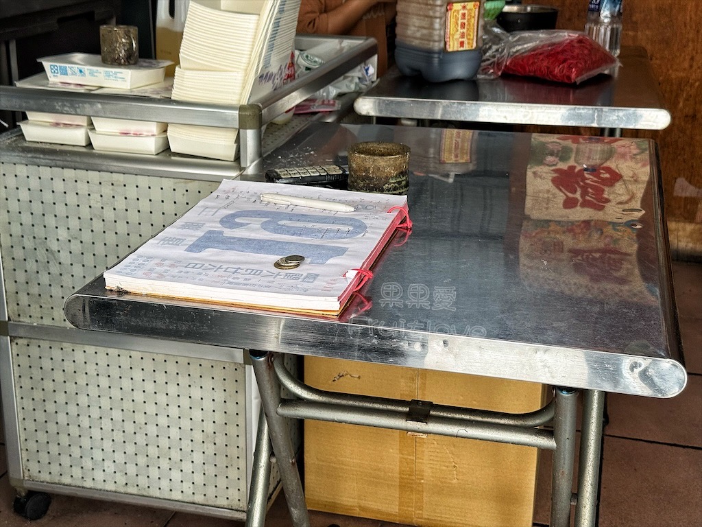 苗栗苑裡美食｜苑裡煎餃：藏在市場邊的高人氣小吃店，煎餃現包現煎，內餡飽滿，金黃脆底