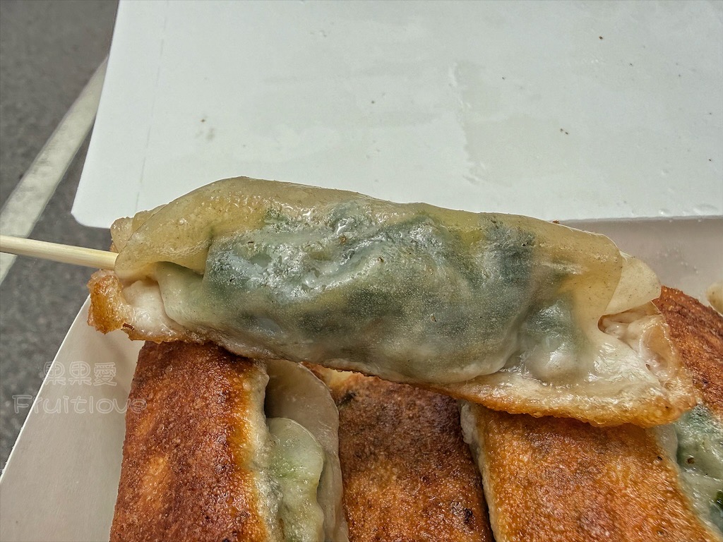 苗栗苑裡美食｜苑裡煎餃：藏在市場邊的高人氣小吃店，煎餃現包現煎，內餡飽滿，金黃脆底