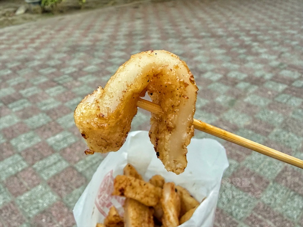 台中沙鹿｜五百碳烤雞排：鐵皮屋裡的傳統碳火美味，香酥雞排與唰嘴甜不辣！ @果果愛Fruitlove