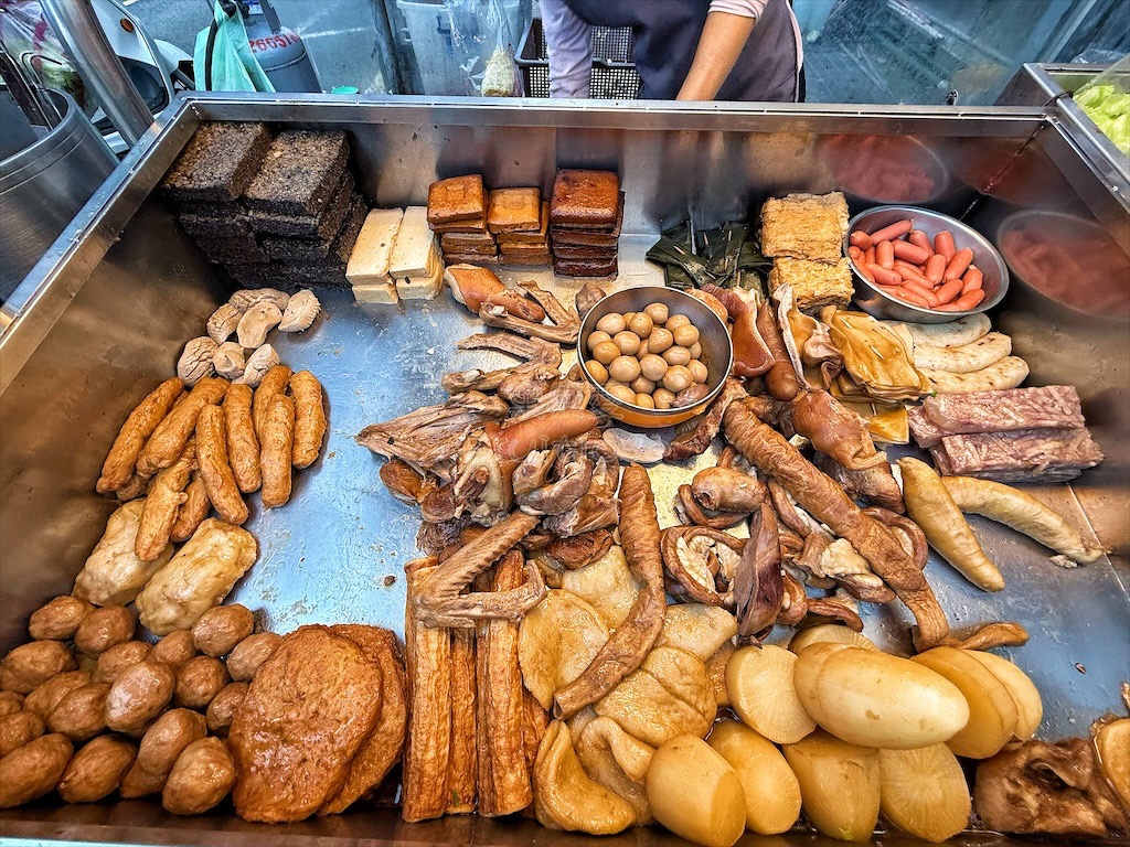 台中沙鹿滷味|陳記滷味: 無意間發現沙鹿市場旁的飄香人氣小攤車,清脆豆芽菜、Q彈蒸煮麵都很推薦 @果果愛Fruitlove 台中沙鹿滷味|陳記滷味: 無意間發現沙鹿市場旁的飄香人氣小攤車,清脆豆芽菜、Q彈蒸煮麵都很推薦 @果果愛Fruitlove