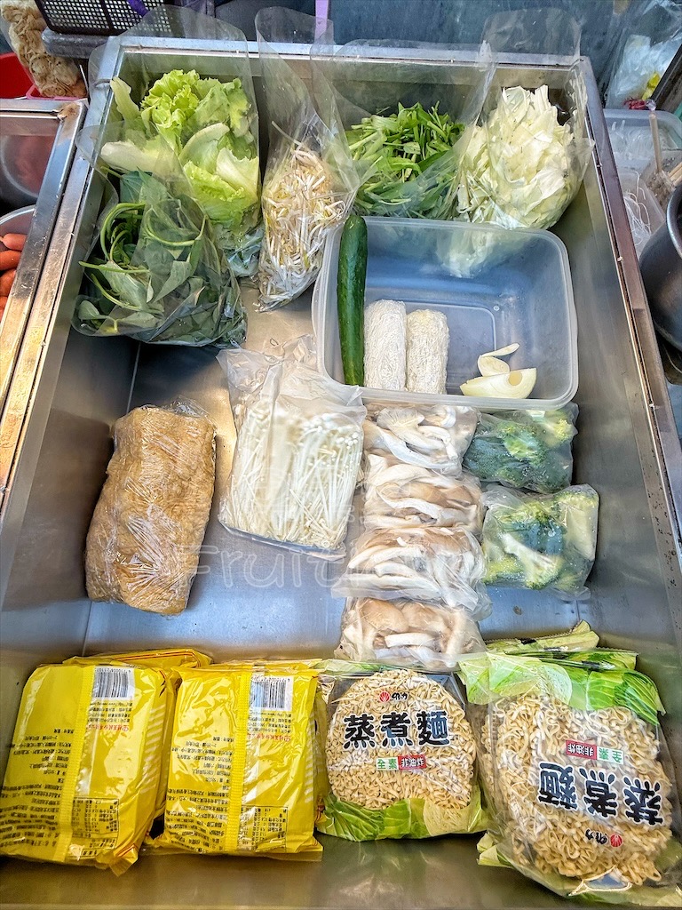 台中沙鹿滷味|陳記滷味: 無意間發現沙鹿市場旁的飄香人氣小攤車,清脆豆芽菜、Q彈蒸煮麵都很推薦 @果果愛Fruitlove 台中沙鹿滷味|陳記滷味: 無意間發現沙鹿市場旁的飄香人氣小攤車,清脆豆芽菜、Q彈蒸煮麵都很推薦 @果果愛Fruitlove