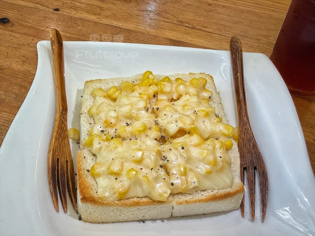 彰化早餐｜三豆二麥：Q軟蓮藕蛋餅和鮪魚玉米或是皮蛋的組合，讓我們很喜歡 @果果愛Fruitlove
