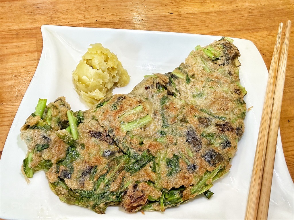 彰化早餐｜三豆二麥：Q軟蓮藕蛋餅和鮪魚玉米或是皮蛋的組合，讓我們很喜歡 @果果愛Fruitlove