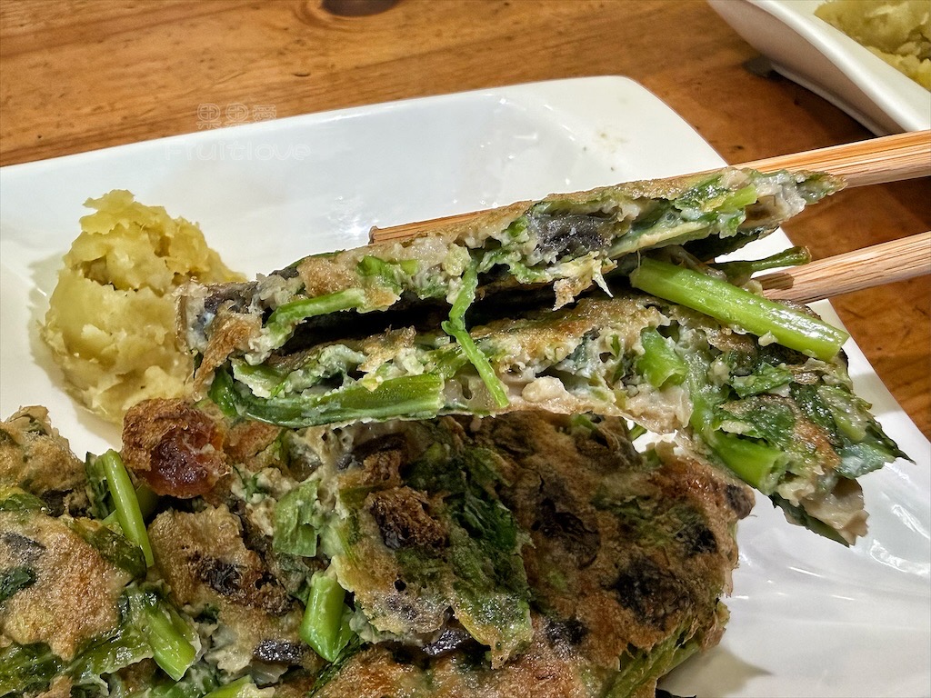 彰化早餐｜三豆二麥：Q軟蓮藕蛋餅和鮪魚玉米或是皮蛋的組合，讓我們很喜歡 @果果愛Fruitlove