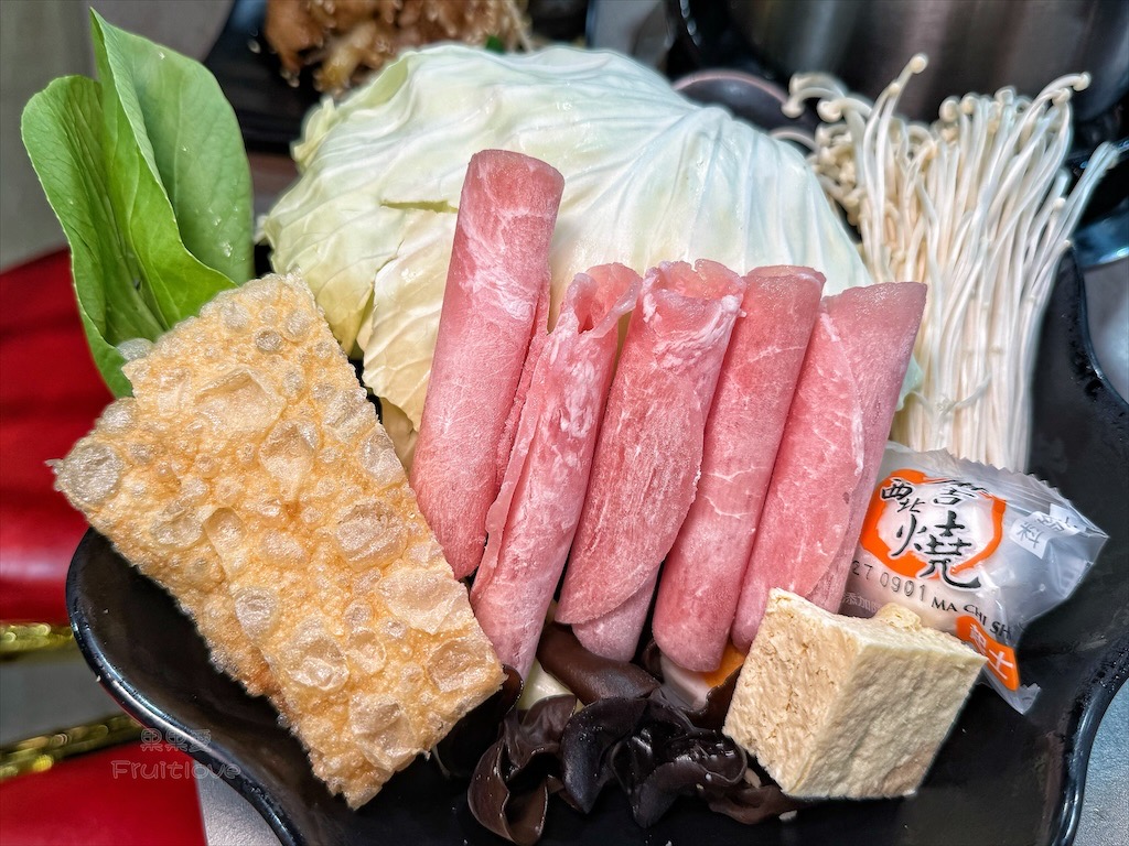 雲林虎尾火鍋｜炒鍋堂：一炒一鍋雙重美味，單人也能品嚐鴛鴦鍋，冰淇淋、飲料、白飯吃到飽 @果果愛Fruitlove