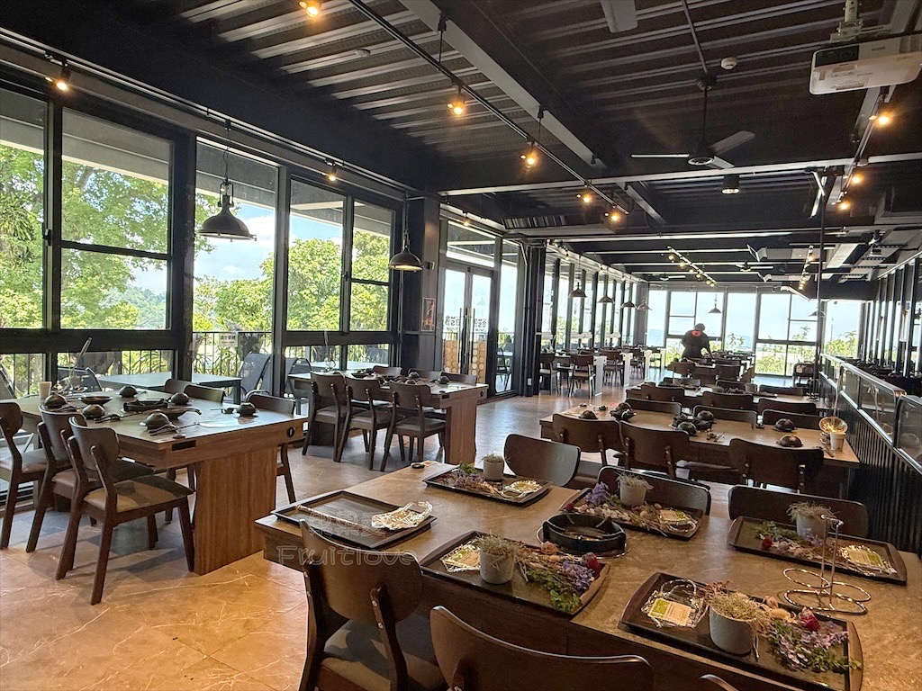 南投鹿谷火鍋｜雞王涮涮鍋鹿芝谷店：手切冷藏文昌雞、金雞元寶盛器，享受美味的同時，滿額送鹿芝谷生態園區門票 @果果愛Fruitlove
