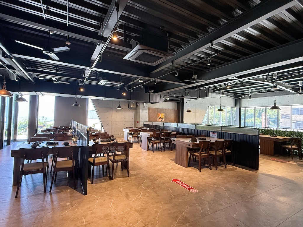 南投鹿谷火鍋｜雞王涮涮鍋鹿芝谷店：手切冷藏文昌雞、金雞元寶盛器，享受美味的同時，滿額送鹿芝谷生態園區門票 @果果愛Fruitlove