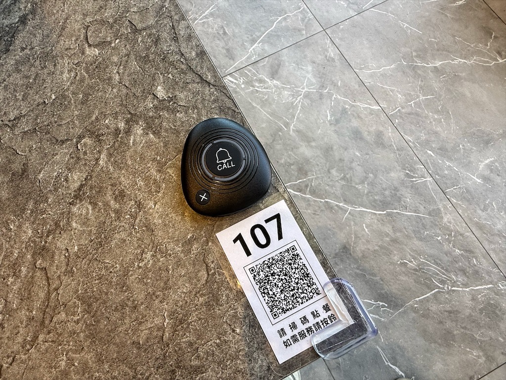南投鹿谷火鍋｜雞王涮涮鍋鹿芝谷店：手切冷藏文昌雞、金雞元寶盛器，享受美味的同時，滿額送鹿芝谷生態園區門票 @果果愛Fruitlove