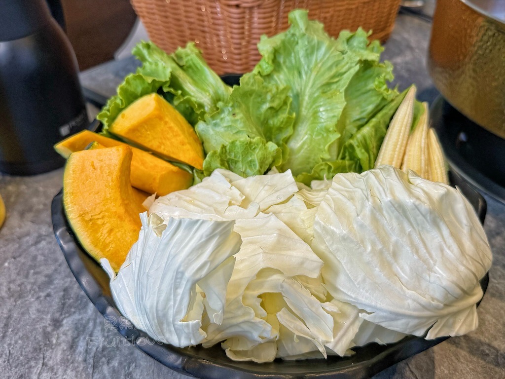 南投鹿谷火鍋｜雞王涮涮鍋鹿芝谷店：手切冷藏文昌雞、金雞元寶盛器，享受美味的同時，滿額送鹿芝谷生態園區門票 @果果愛Fruitlove