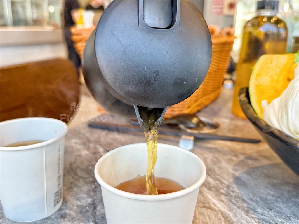 南投鹿谷火鍋｜雞王涮涮鍋鹿芝谷店：手切冷藏文昌雞、金雞元寶盛器，享受美味的同時，滿額送鹿芝谷生態園區門票 @果果愛Fruitlove