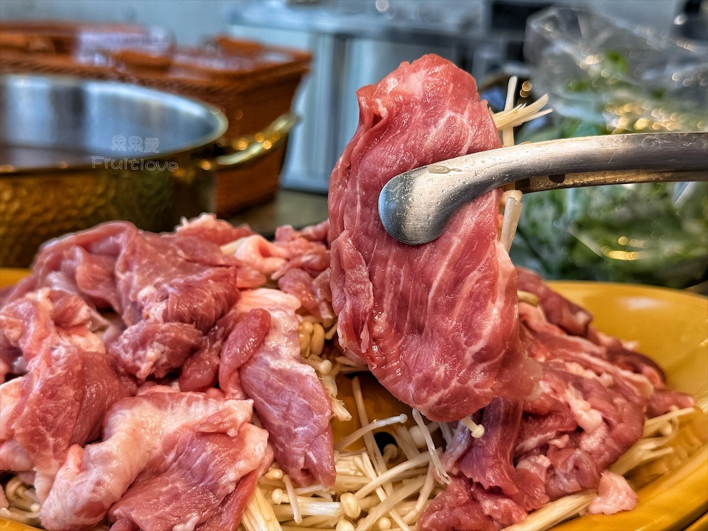南投鹿谷火鍋｜雞王涮涮鍋鹿芝谷店：手切冷藏文昌雞、金雞元寶盛器，享受美味的同時，滿額送鹿芝谷生態園區門票 @果果愛Fruitlove