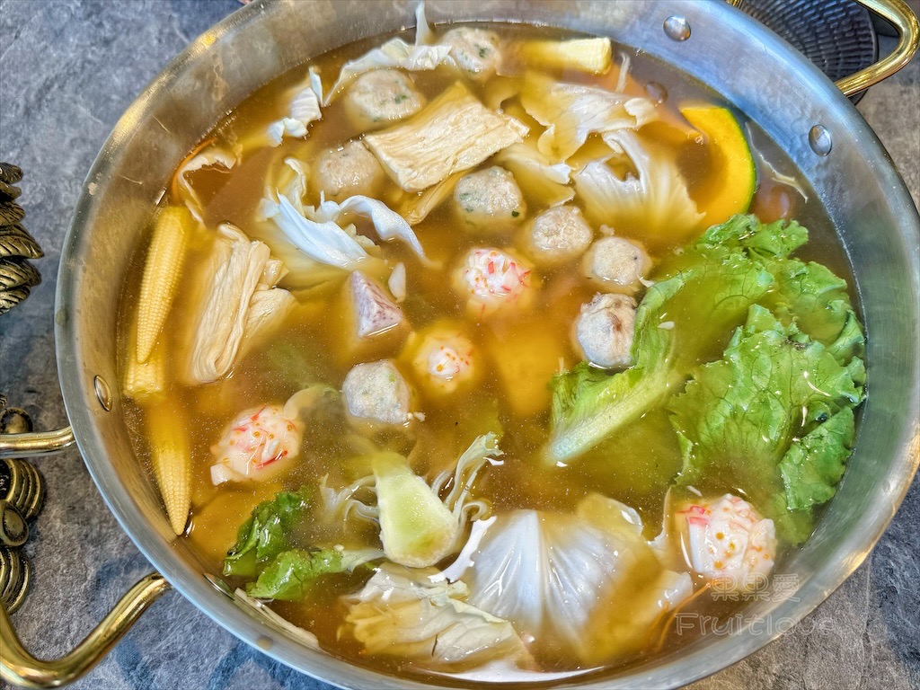南投鹿谷火鍋｜雞王涮涮鍋鹿芝谷店：手切冷藏文昌雞、金雞元寶盛器，享受美味的同時，滿額送鹿芝谷生態園區門票 @果果愛Fruitlove