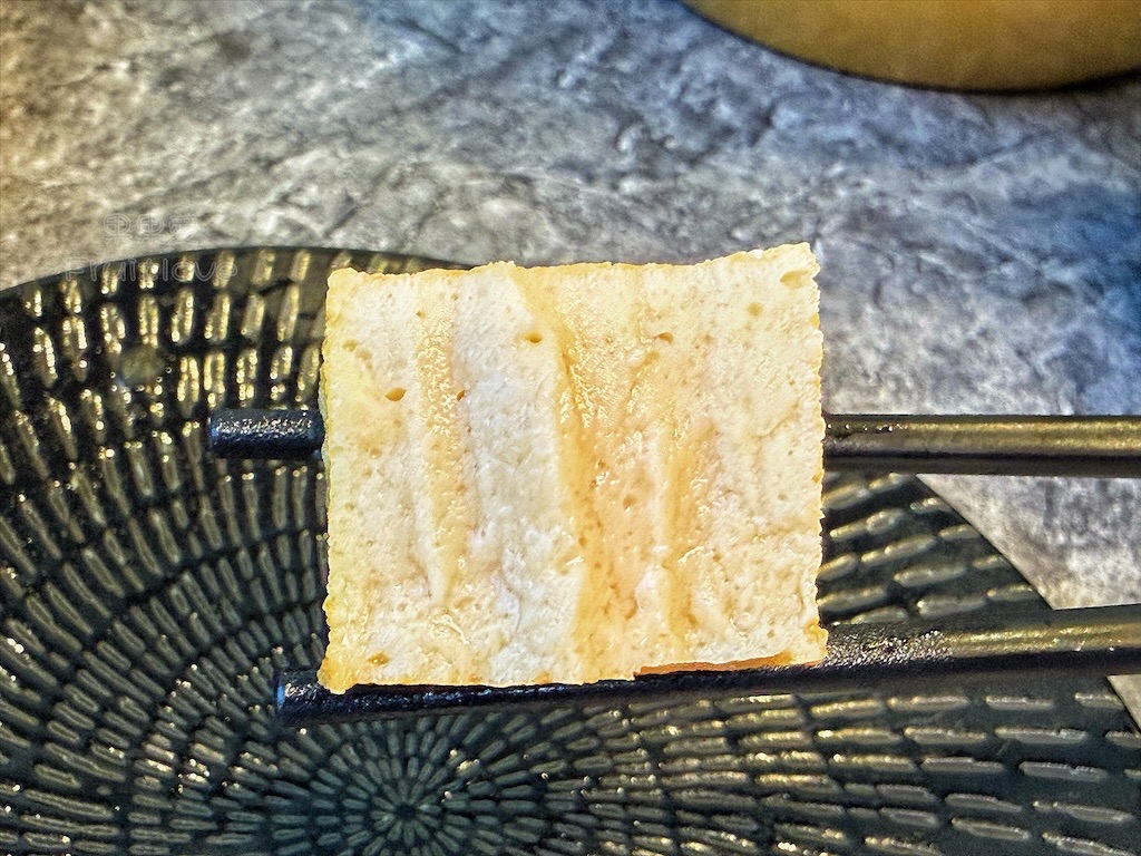 南投鹿谷火鍋｜雞王涮涮鍋鹿芝谷店：手切冷藏文昌雞、金雞元寶盛器，享受美味的同時，滿額送鹿芝谷生態園區門票 @果果愛Fruitlove