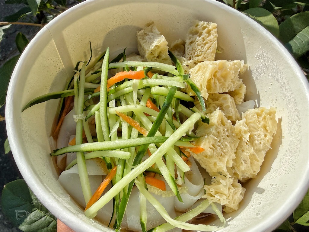 台中西屯｜小巧陝西涼皮肉夾饃：涼皮獨特醬香和滑溜Q軟，水湳市場旁的陝西小吃 @果果愛Fruitlove