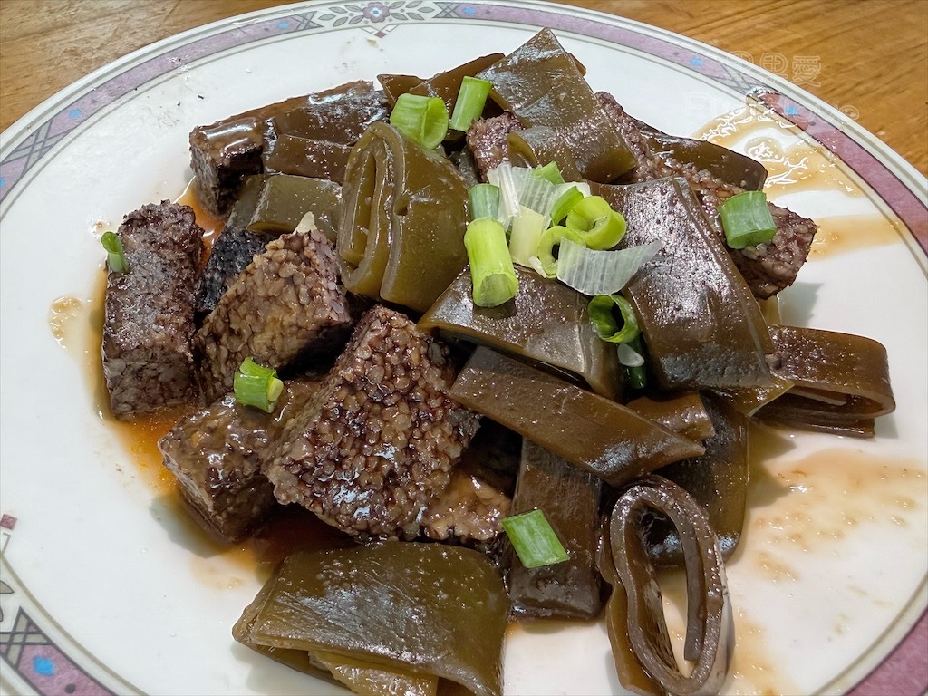 台中沙鹿｜大頭麵麵：人氣爆棚的靜宜商圈美食，牛肉麵、炸醬麵、鮮蝦餛飩麵都很推薦，排隊也要吃！ @果果愛Fruitlove