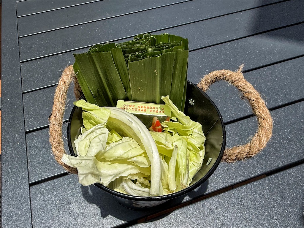 南投鹿谷親子景點｜鹿芝谷生態景觀園區：水豚、浣熊療癒系萌寵互動，山巒景色讓人感到美不勝收 @果果愛Fruitlove