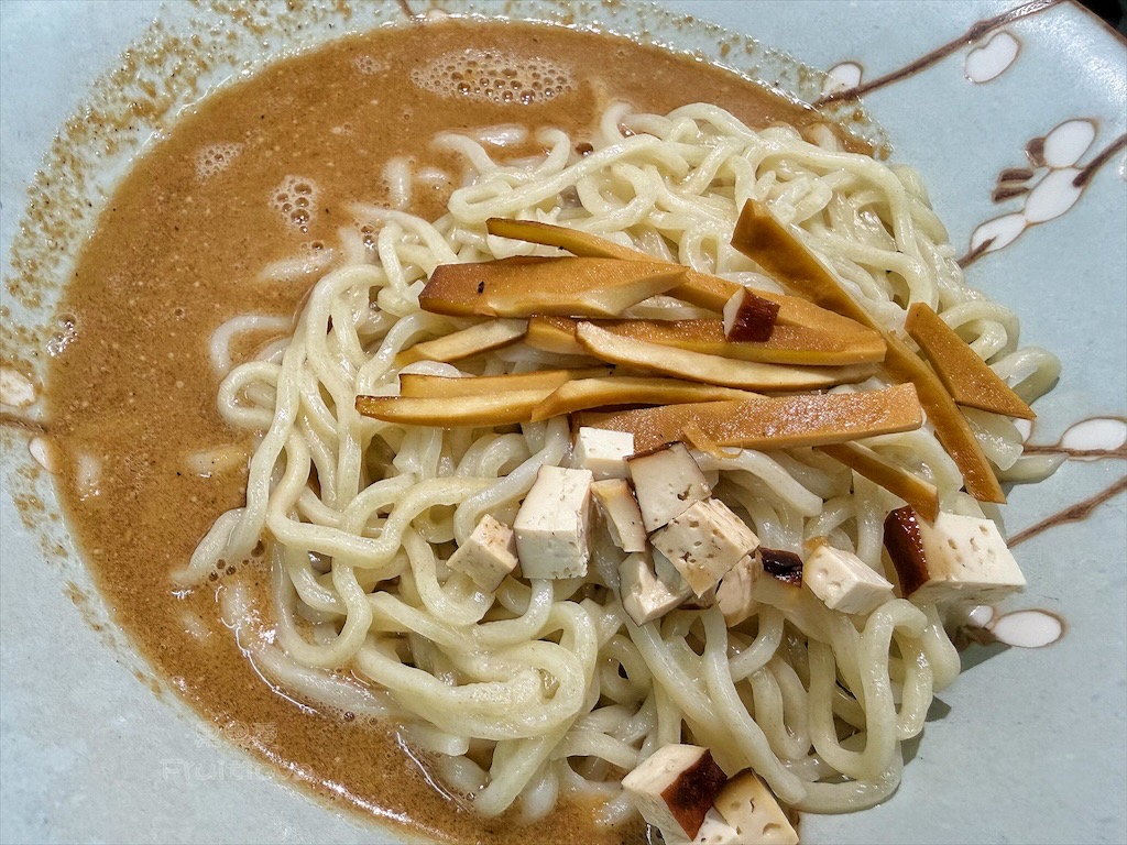 台中清水｜潮州手工製作餛飩麵：繽紛手工餛飩，Q彈蔬菜麵，香濃麻醬麵，在地老味道必嚐！ @果果愛Fruitlove