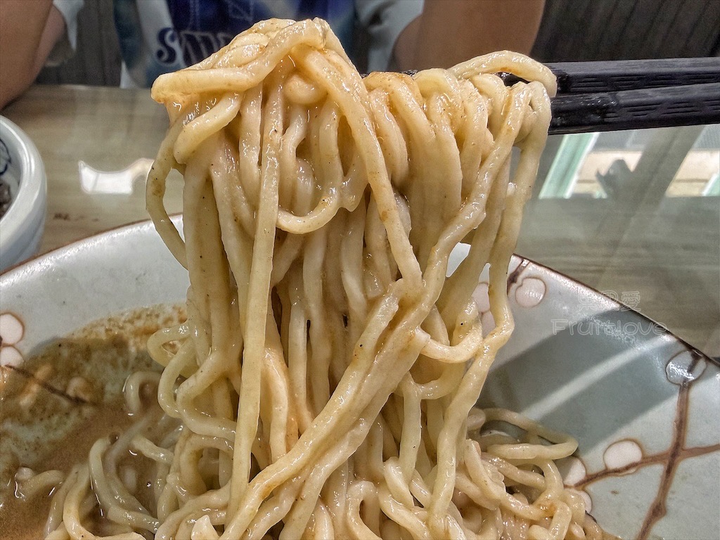 台中清水｜潮州手工製作餛飩麵：繽紛手工餛飩，Q彈蔬菜麵，香濃麻醬麵，在地老味道必嚐！ @果果愛Fruitlove