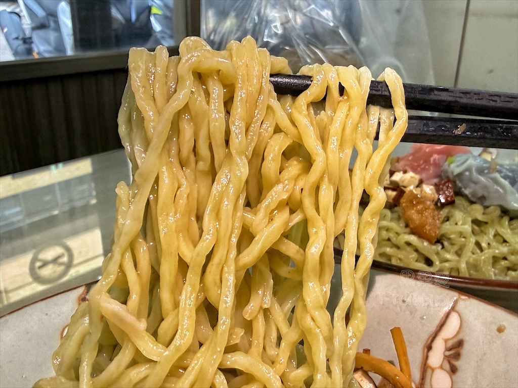 台中清水｜潮州手工製作餛飩麵：繽紛手工餛飩，Q彈蔬菜麵，香濃麻醬麵，在地老味道必嚐！ @果果愛Fruitlove