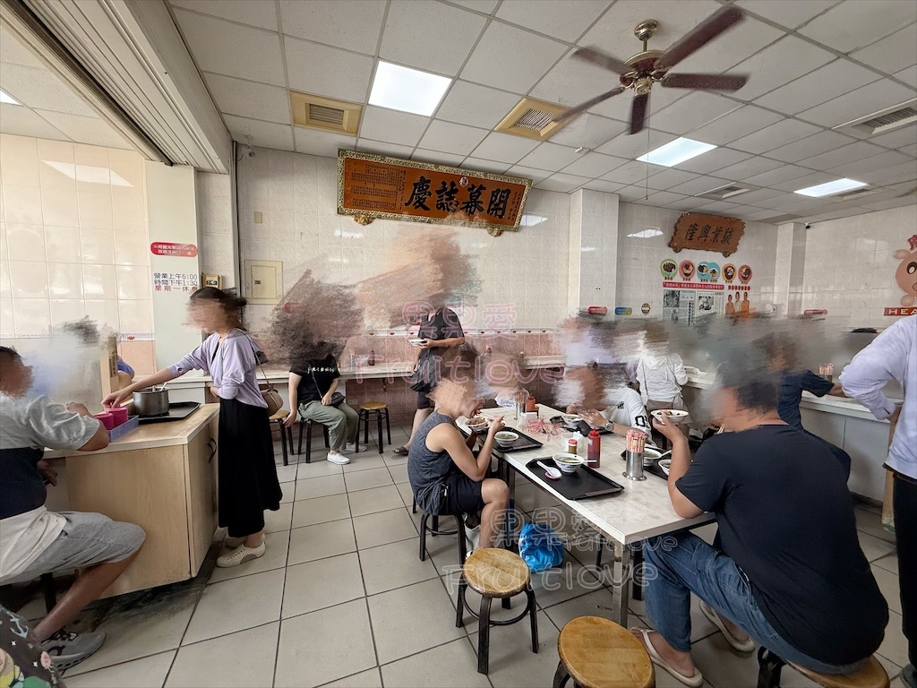 台中豐原｜康康豬豬血湯：在地人必吃超人氣早午餐，豬血湯滑嫩彈牙，炒麵搭配蔥辣醬超對味 @果果愛Fruitlove