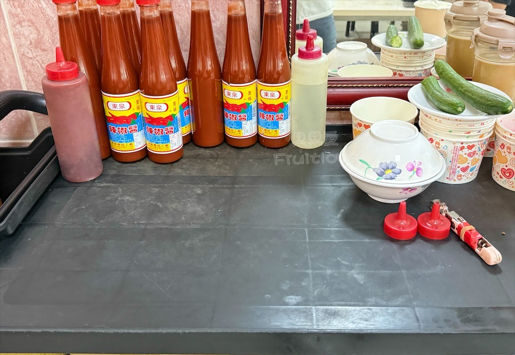 台中豐原｜康康豬豬血湯：在地人必吃超人氣早午餐，豬血湯滑嫩彈牙，炒麵搭配蔥辣醬超對味 @果果愛Fruitlove