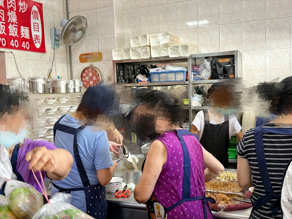 台中豐原｜康康豬豬血湯：在地人必吃超人氣早午餐，豬血湯滑嫩彈牙，炒麵搭配蔥辣醬超對味 @果果愛Fruitlove