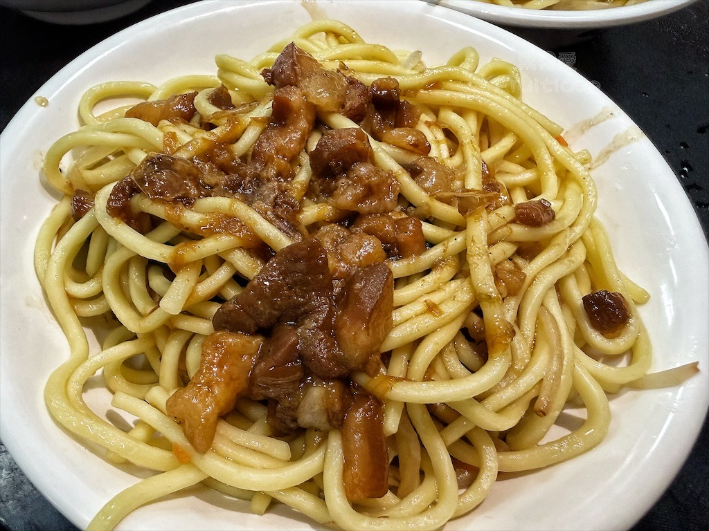 台中豐原｜康康豬豬血湯：在地人必吃超人氣早午餐，豬血湯滑嫩彈牙，炒麵搭配蔥辣醬超對味 @果果愛Fruitlove