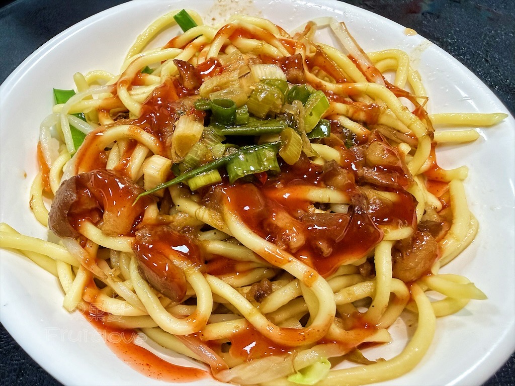 台中豐原｜康康豬豬血湯：在地人必吃超人氣早午餐，豬血湯滑嫩彈牙，炒麵搭配蔥辣醬超對味 @果果愛Fruitlove