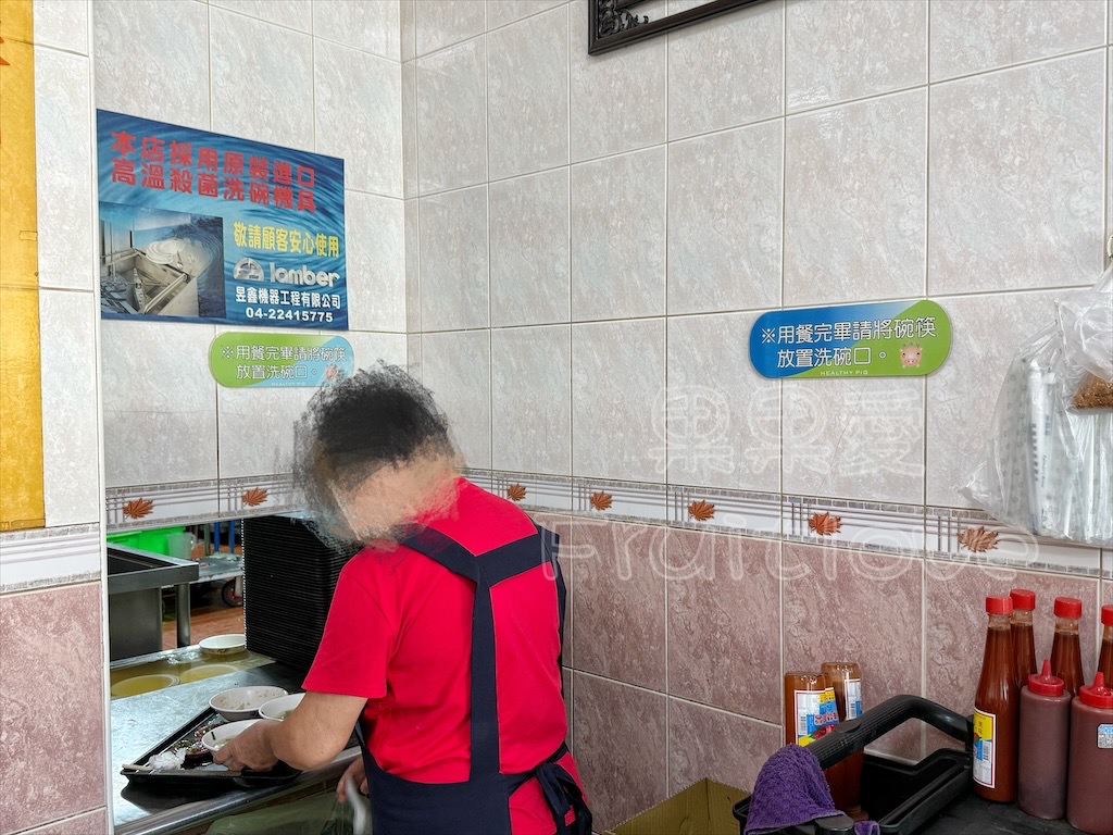 台中豐原｜康康豬豬血湯：在地人必吃超人氣早午餐，豬血湯滑嫩彈牙，炒麵搭配蔥辣醬超對味 @果果愛Fruitlove