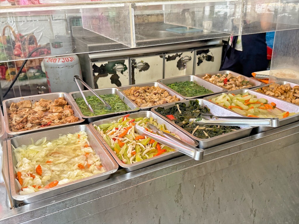 台中大里早午餐|菩提素食便當:不起眼卻人潮絡繹不絕的素食便當店推薦,親切服務、豐富菜色、份量足 @果果愛Fruitlove 台中大里早午餐|菩提素食便當:不起眼卻人潮絡繹不絕的素食便當店推薦,親切服務、豐富菜色、份量足 @果果愛Fruitlove
