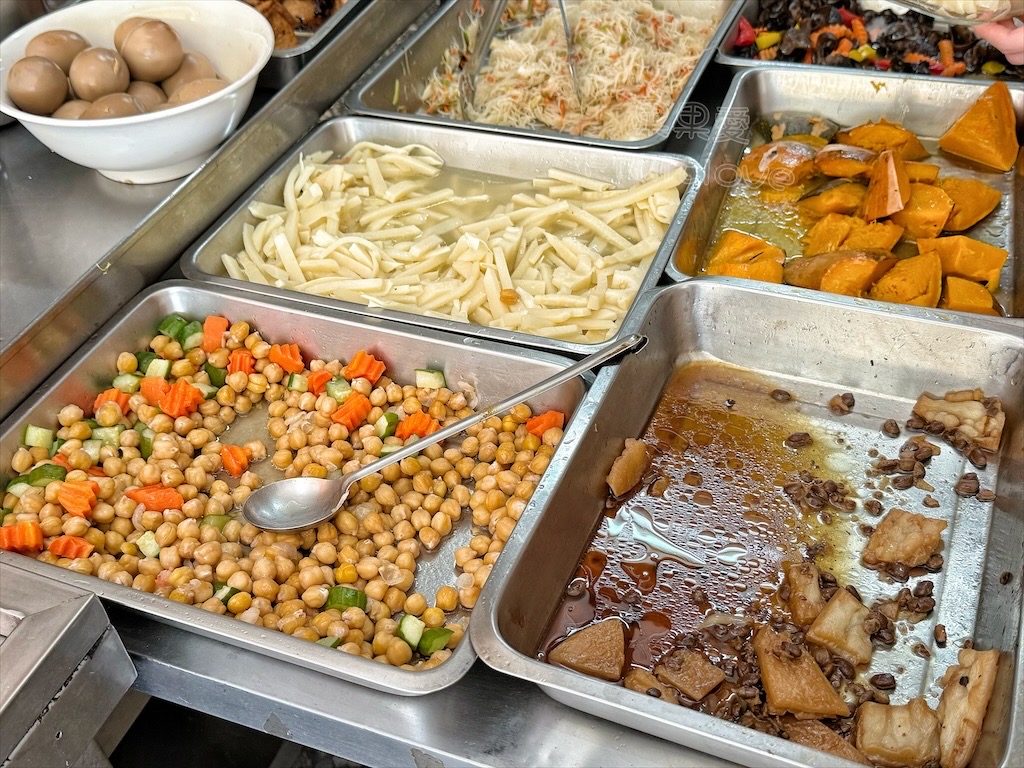 台中大里早午餐|菩提素食便當:不起眼卻人潮絡繹不絕的素食便當店推薦,親切服務、豐富菜色、份量足 @果果愛Fruitlove 台中大里早午餐|菩提素食便當:不起眼卻人潮絡繹不絕的素食便當店推薦,親切服務、豐富菜色、份量足 @果果愛Fruitlove