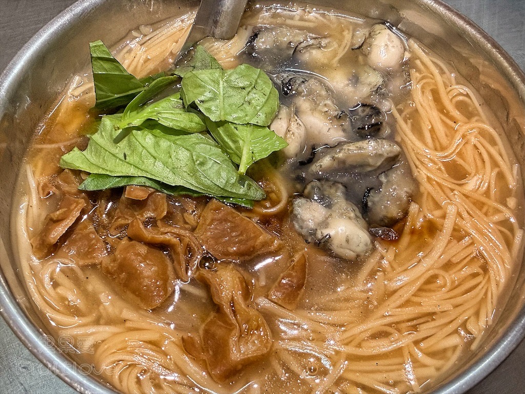 台中西區｜川源古早味蚵仔麵線：審計新村旁超人氣的大腸蚵仔麵線，必吃鮮甜乾蚵仔！ @果果愛Fruitlove