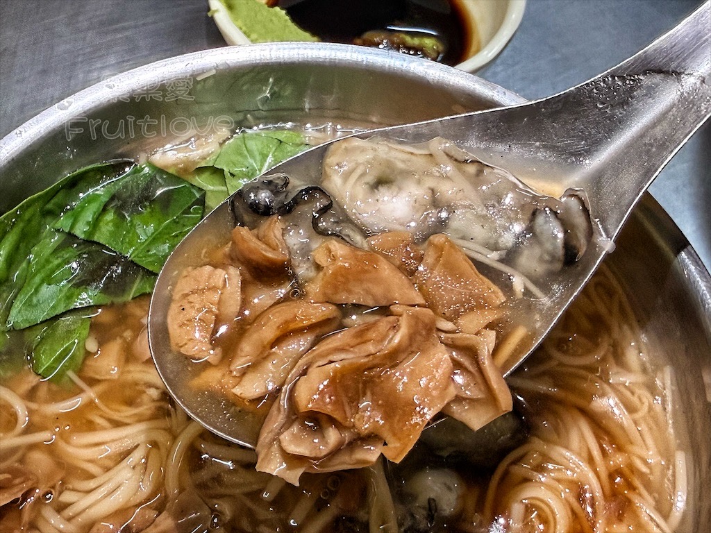 台中西區｜川源古早味蚵仔麵線：審計新村旁超人氣的大腸蚵仔麵線，必吃鮮甜乾蚵仔！ @果果愛Fruitlove