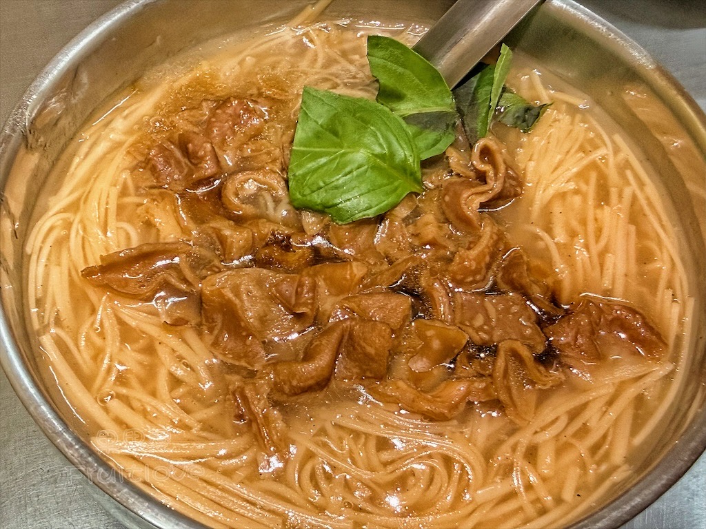 台中西區｜川源古早味蚵仔麵線：審計新村旁超人氣的大腸蚵仔麵線，必吃鮮甜乾蚵仔！ @果果愛Fruitlove
