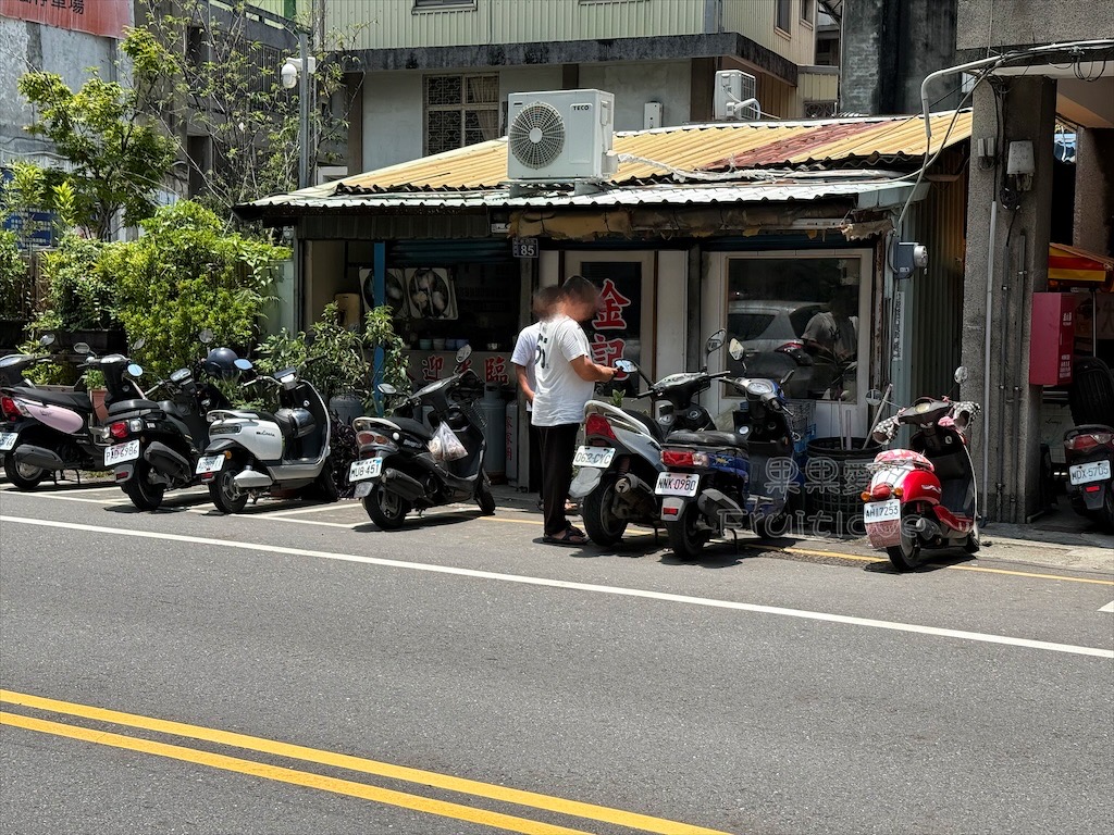 彰化牛肉麵｜金記牛肉麵：70元牛肉麵免費加麵，價格十分親民，是當地受歡迎的小吃選擇 @果果愛Fruitlove