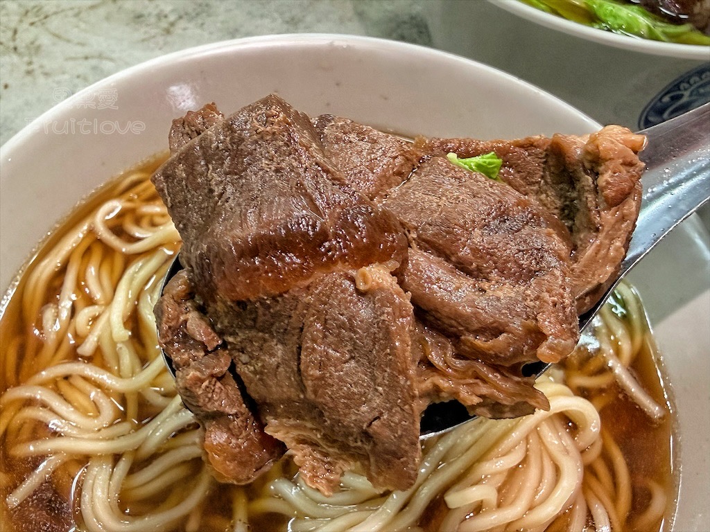 彰化牛肉麵｜金記牛肉麵：70元牛肉麵免費加麵，價格十分親民，是當地受歡迎的小吃選擇 @果果愛Fruitlove