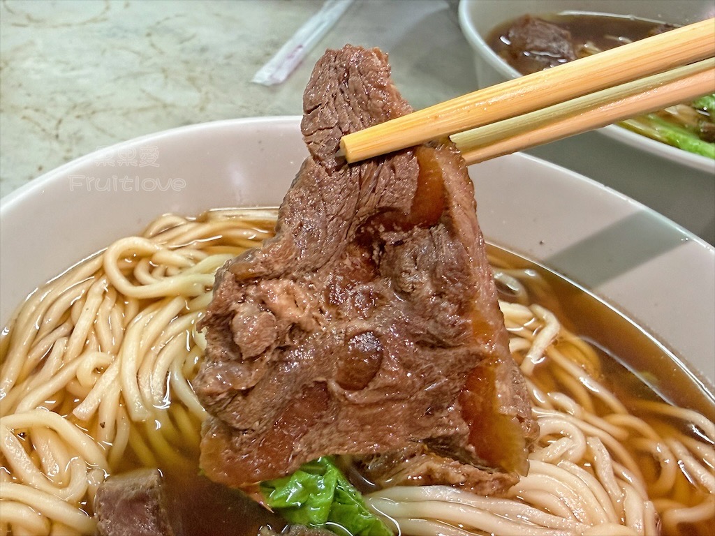 彰化牛肉麵｜金記牛肉麵：70元牛肉麵免費加麵，價格十分親民，是當地受歡迎的小吃選擇 @果果愛Fruitlove