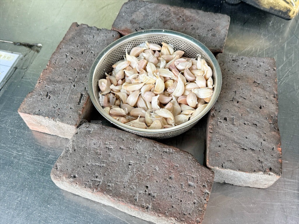 桃園觀音美食｜魷豬yaya碳烤：在地人私藏鐵皮屋炭烤香腸、必吃招牌鹹豬肉 @果果愛Fruitlove