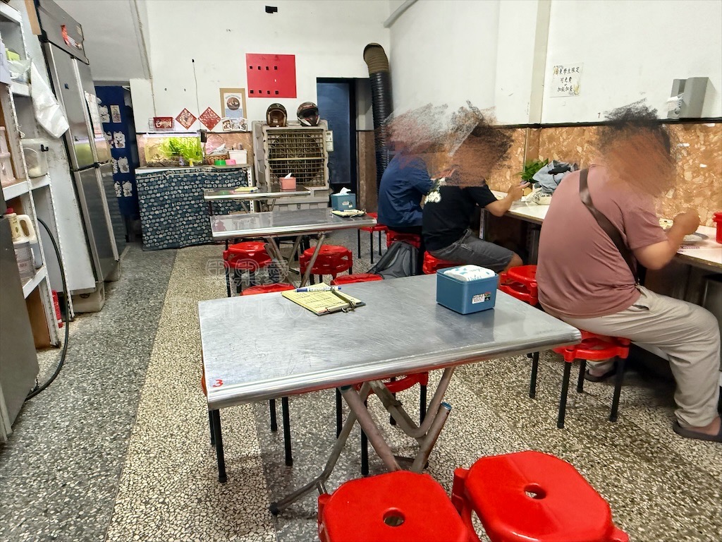 台中南區美食｜味興平價現炒：興大生私藏平價炒飯炒麵，免費冬瓜檸檬無限暢飲，萌貓陪吃 @果果愛Fruitlove