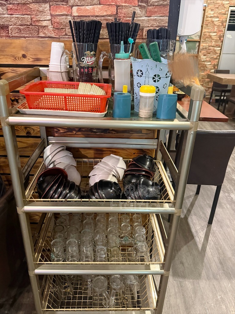 南投南崗担担麵：南崗工業區美食推薦，古早味担仔麵、大腸與鮮蚵滷肉飯、澎湃台式熱炒，不定時還有隱藏版私房菜 @果果愛Fruitlove