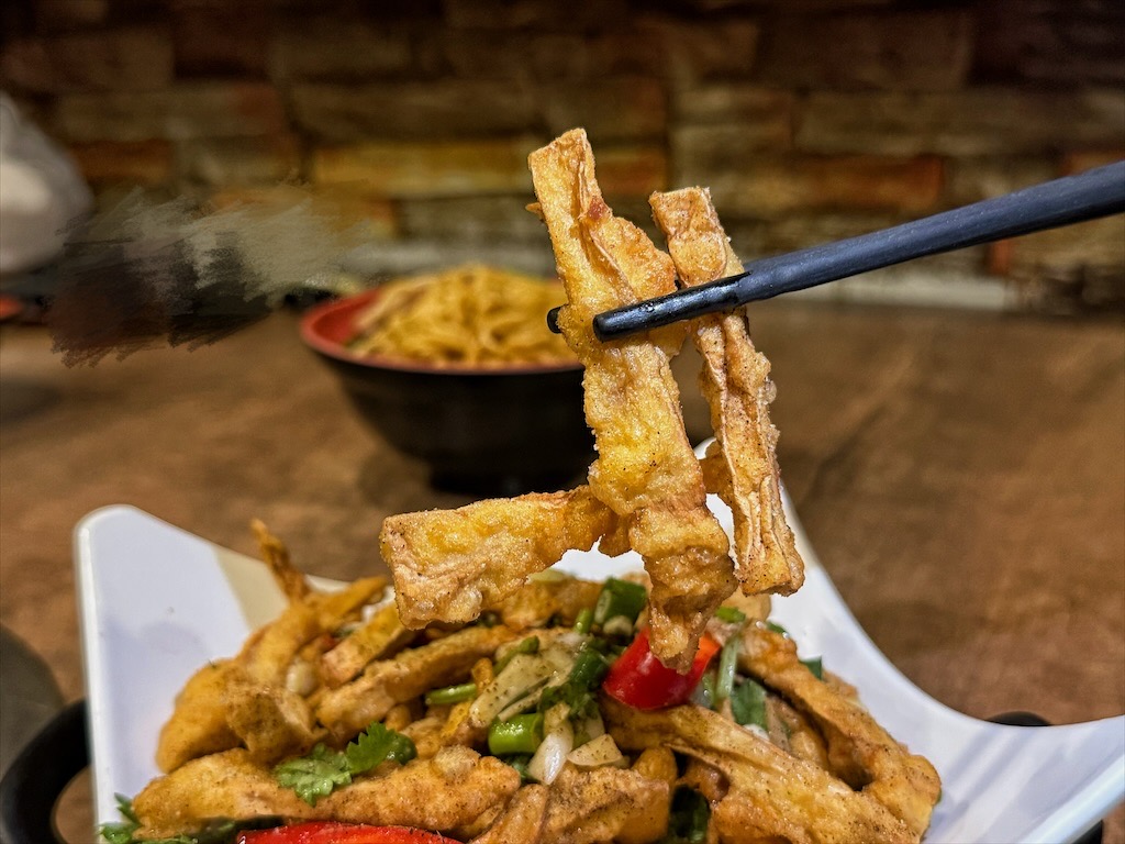 南投南崗担担麵：南崗工業區美食推薦，古早味担仔麵、大腸與鮮蚵滷肉飯、澎湃台式熱炒，不定時還有隱藏版私房菜 @果果愛Fruitlove