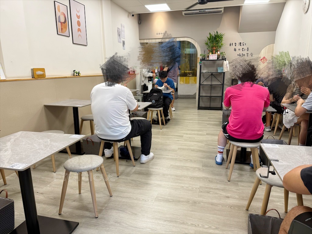 台中南區｜享曜初麵：圖資館附近文青風麵店，必點雙醬麵、牛肉麵、手工水餃與免費清涼薄荷酸梅檸檬水 @果果愛Fruitlove