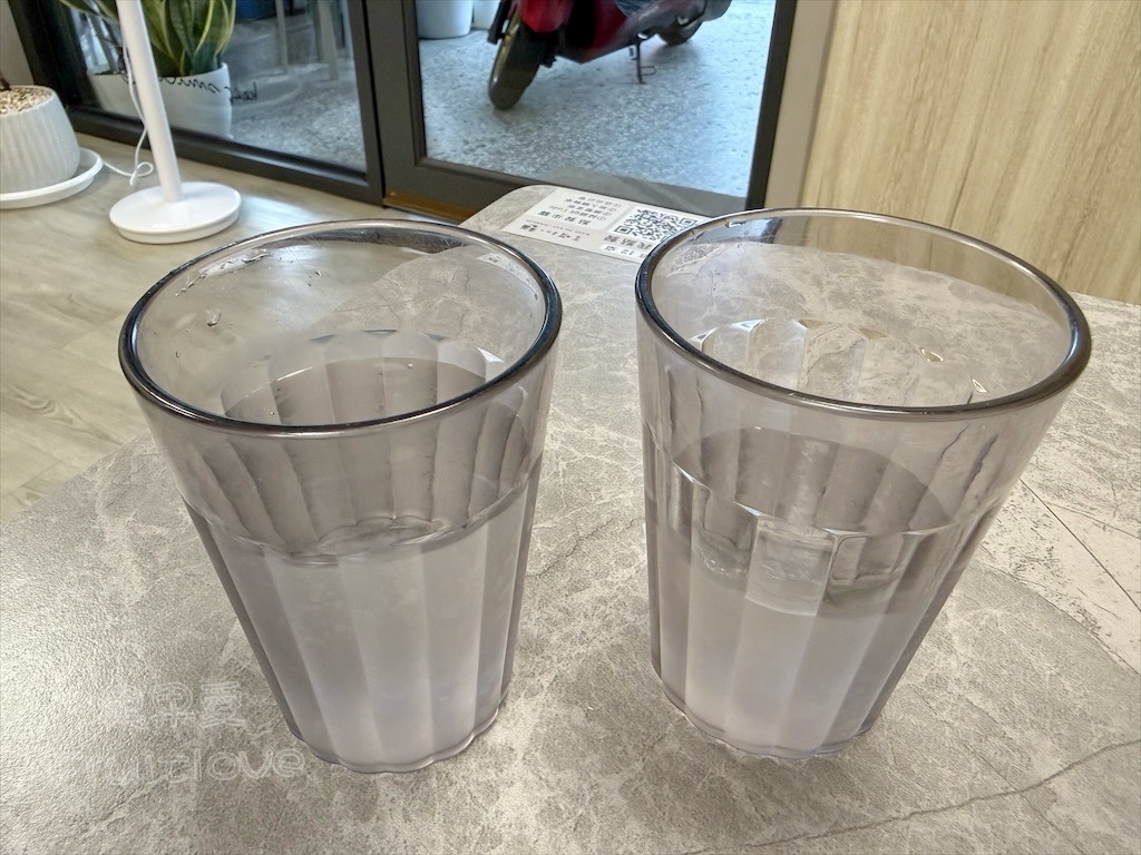 台中南區｜享曜初麵：圖資館附近文青風麵店，必點雙醬麵、牛肉麵、手工水餃與免費清涼薄荷酸梅檸檬水 @果果愛Fruitlove