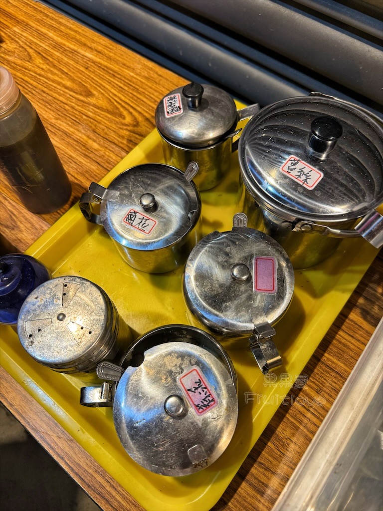 台中大里|良記小攤: 深夜古早味食堂,必吃招牌紅燒肉飯、滷肉飯、香菜豬肉水餃 @果果愛Fruitlove 台中大里|良記小攤: 深夜古早味食堂,必吃招牌紅燒肉飯、滷肉飯、香菜豬肉水餃 @果果愛Fruitlove