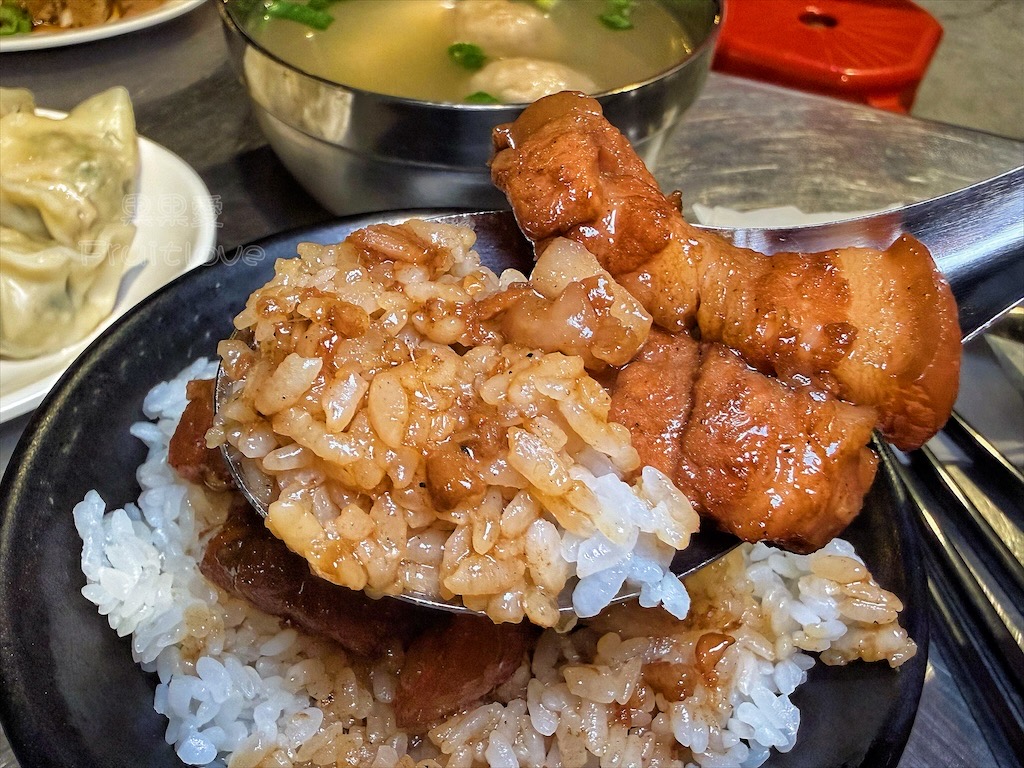 台中大里|良記小攤: 深夜古早味食堂,必吃招牌紅燒肉飯、滷肉飯、香菜豬肉水餃 @果果愛Fruitlove 台中大里|良記小攤: 深夜古早味食堂,必吃招牌紅燒肉飯、滷肉飯、香菜豬肉水餃 @果果愛Fruitlove