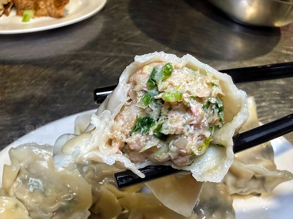 台中大里|良記小攤: 深夜古早味食堂,必吃招牌紅燒肉飯、滷肉飯、香菜豬肉水餃 @果果愛Fruitlove 台中大里|良記小攤: 深夜古早味食堂,必吃招牌紅燒肉飯、滷肉飯、香菜豬肉水餃 @果果愛Fruitlove