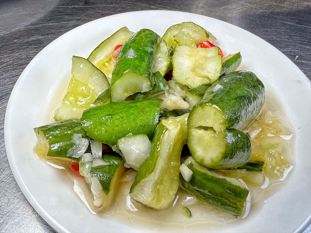 台中大里|良記小攤: 深夜古早味食堂,必吃招牌紅燒肉飯、滷肉飯、香菜豬肉水餃 @果果愛Fruitlove 台中大里|良記小攤: 深夜古早味食堂,必吃招牌紅燒肉飯、滷肉飯、香菜豬肉水餃 @果果愛Fruitlove