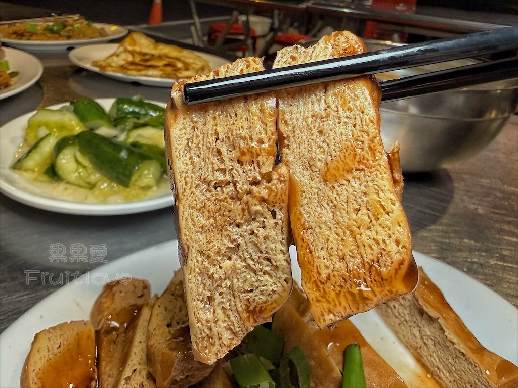 台中大里|良記小攤: 深夜古早味食堂,必吃招牌紅燒肉飯、滷肉飯、香菜豬肉水餃 @果果愛Fruitlove 台中大里|良記小攤: 深夜古早味食堂,必吃招牌紅燒肉飯、滷肉飯、香菜豬肉水餃 @果果愛Fruitlove